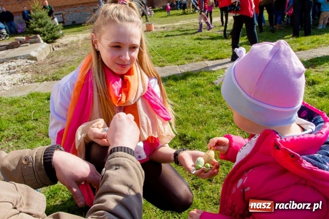 Zdjęcie w galerii na portalu naszraciborz.pl: Wielkanocne spotkanie w farskich ogrodach wiadomości z regionu