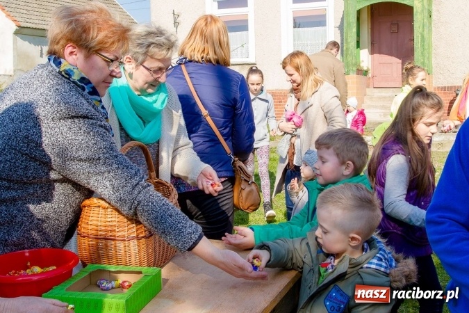 Zdjęcie w galerii na portalu naszraciborz.pl: Wielkanocne spotkanie w farskich ogrodach wiadomości z regionu