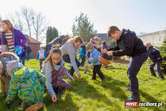 Zdjęcie w galerii na portalu naszraciborz.pl: Wielkanocne spotkanie w farskich ogrodach wiadomości z regionu