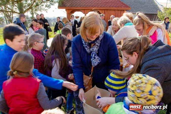 Zdjęcie w galerii na portalu naszraciborz.pl: Wielkanocne spotkanie w farskich ogrodach wiadomości z regionu