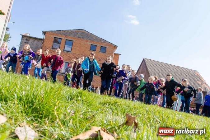 Zdjęcie w galerii na portalu naszraciborz.pl: Wielkanocne spotkanie w farskich ogrodach wiadomości z regionu