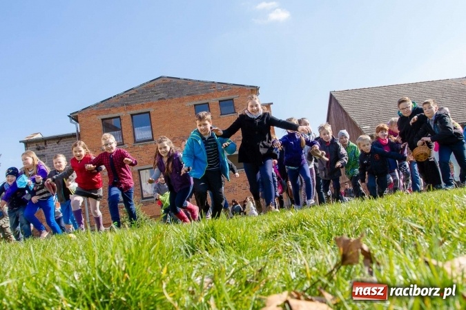 Zdjęcie w galerii na portalu naszraciborz.pl: Wielkanocne spotkanie w farskich ogrodach wiadomości z regionu