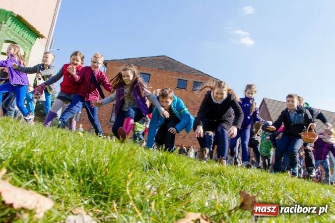 Zdjęcie w galerii na portalu naszraciborz.pl: Wielkanocne spotkanie w farskich ogrodach wiadomości z regionu