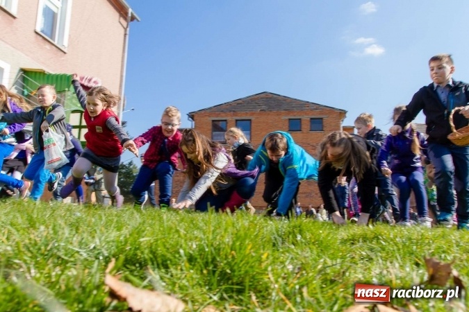 Zdjęcie w galerii na portalu naszraciborz.pl: Wielkanocne spotkanie w farskich ogrodach wiadomości z regionu