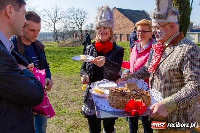 Zdjęcie w galerii na portalu naszraciborz.pl: Wielkanocne spotkanie w farskich ogrodach wiadomości z regionu