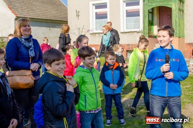 Zdjęcie w galerii na portalu naszraciborz.pl: Wielkanocne spotkanie w farskich ogrodach wiadomości z regionu