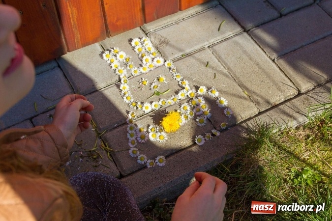 Zdjęcie w galerii na portalu naszraciborz.pl: Wielkanocne spotkanie w farskich ogrodach wiadomości z regionu