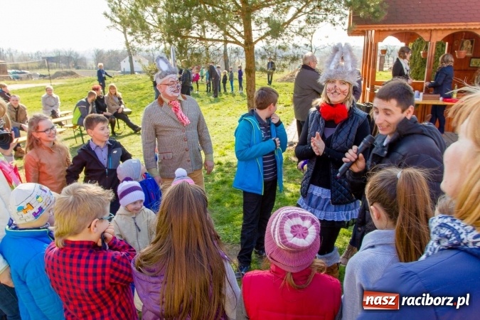 Zdjęcie w galerii na portalu naszraciborz.pl: Wielkanocne spotkanie w farskich ogrodach wiadomości z regionu