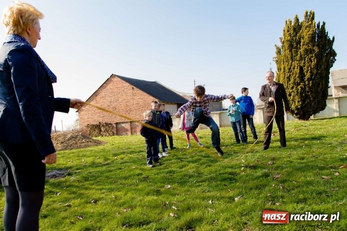 Zdjęcie w galerii na portalu naszraciborz.pl: Wielkanocne spotkanie w farskich ogrodach wiadomości z regionu