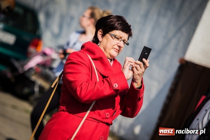 Zdjęcie w galerii na portalu naszraciborz.pl: Sudolskie radosne rajtowanie, czyli z Jezusem Zmartwychwstałym przez pola wiadomości z regionu