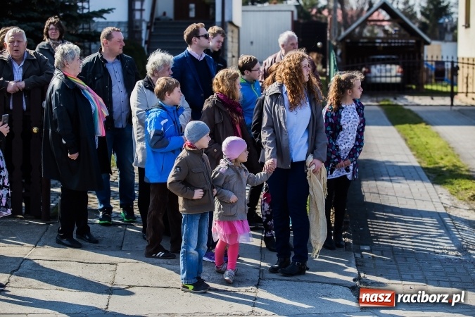 Zdjęcie w galerii na portalu naszraciborz.pl: Sudolskie radosne rajtowanie, czyli z Jezusem Zmartwychwstałym przez pola wiadomości z regionu