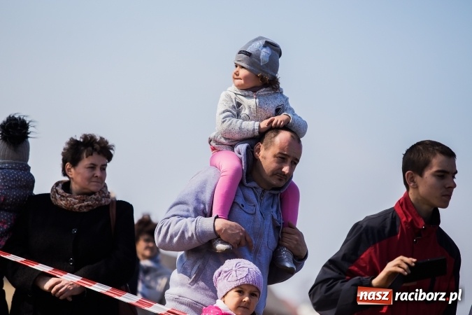 Zdjęcie w galerii na portalu naszraciborz.pl: Sudolskie radosne rajtowanie, czyli z Jezusem Zmartwychwstałym przez pola wiadomości z regionu