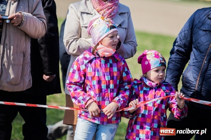 Zdjęcie w galerii na portalu naszraciborz.pl: Sudolskie radosne rajtowanie, czyli z Jezusem Zmartwychwstałym przez pola wiadomości z regionu