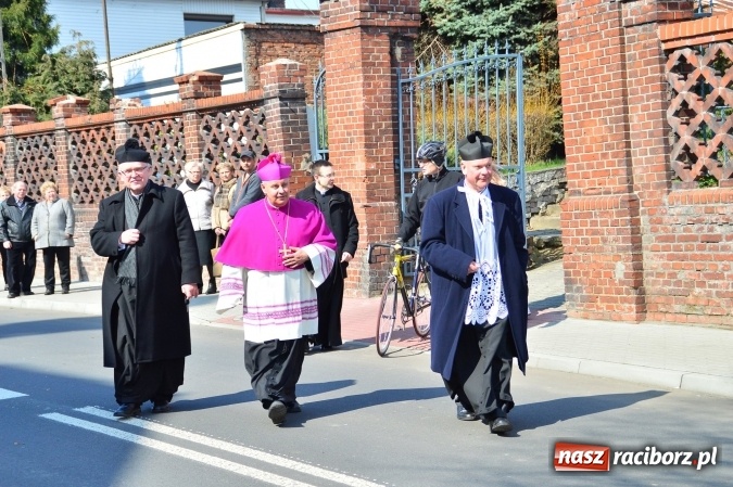 Zdjęcie w galerii na portalu naszraciborz.pl: Bieńkowicki wielkanocny obch&oacute;d p&oacute;l wiadomości z regionu