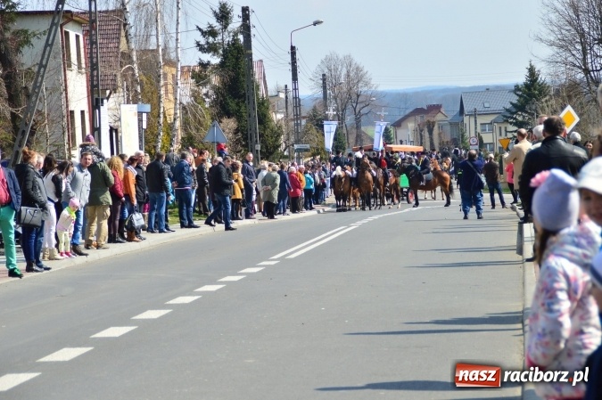 Zdjęcie w galerii na portalu naszraciborz.pl: Bieńkowicki wielkanocny obch&oacute;d p&oacute;l wiadomości z regionu