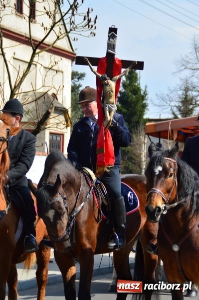 Zdjęcie w galerii na portalu naszraciborz.pl: Bieńkowicki wielkanocny obch&oacute;d p&oacute;l wiadomości z regionu