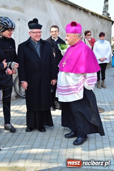 Zdjęcie w galerii na portalu naszraciborz.pl: Bieńkowicki wielkanocny obch&oacute;d p&oacute;l wiadomości z regionu