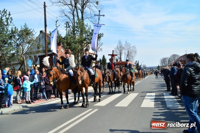 Zdjęcie w galerii na portalu naszraciborz.pl: Bieńkowicki wielkanocny obch&oacute;d p&oacute;l wiadomości z regionu