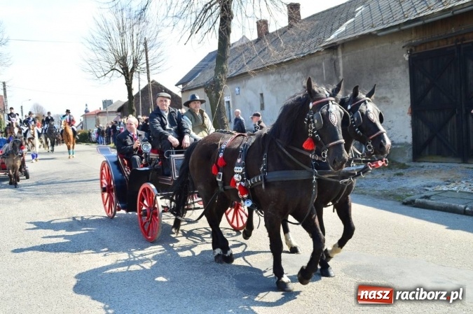 Zdjęcie w galerii na portalu naszraciborz.pl: Bieńkowicki wielkanocny obch&oacute;d p&oacute;l wiadomości z regionu