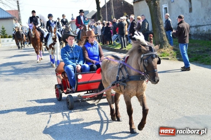 Zdjęcie w galerii na portalu naszraciborz.pl: Bieńkowicki wielkanocny obch&oacute;d p&oacute;l wiadomości z regionu