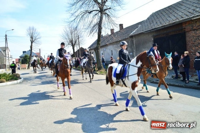 Zdjęcie w galerii na portalu naszraciborz.pl: Bieńkowicki wielkanocny obch&oacute;d p&oacute;l wiadomości z regionu