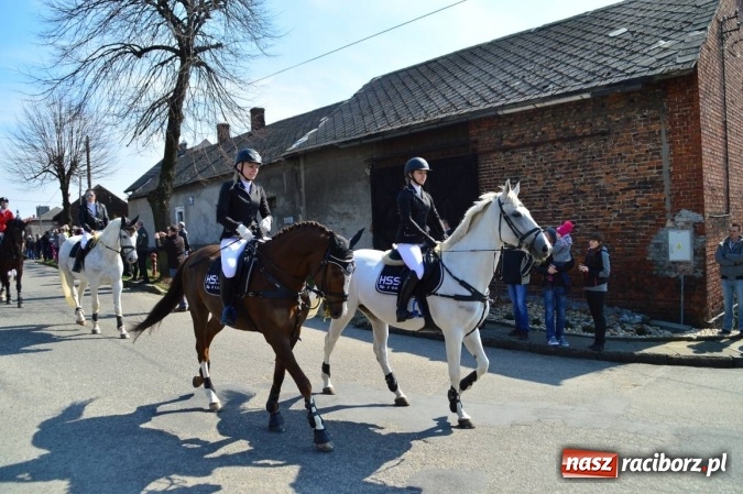 Zdjęcie w galerii na portalu naszraciborz.pl: Bieńkowicki wielkanocny obch&oacute;d p&oacute;l wiadomości z regionu