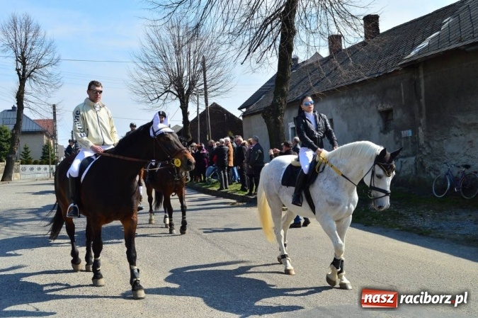 Zdjęcie w galerii na portalu naszraciborz.pl: Bieńkowicki wielkanocny obch&oacute;d p&oacute;l wiadomości z regionu