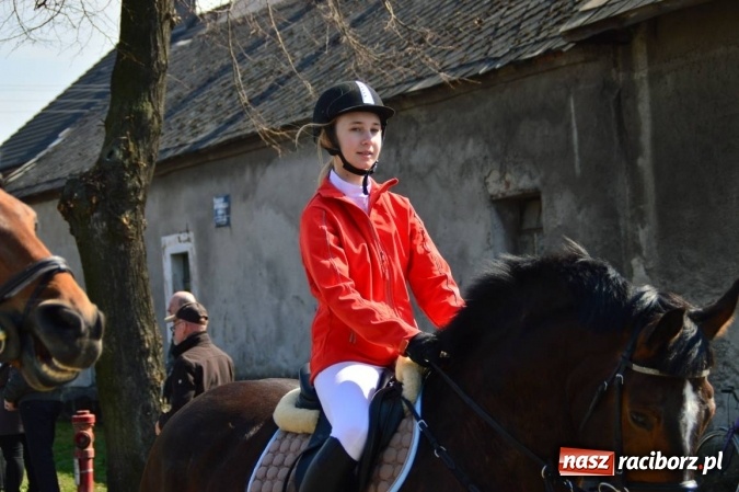 Zdjęcie w galerii na portalu naszraciborz.pl: Bieńkowicki wielkanocny obch&oacute;d p&oacute;l wiadomości z regionu