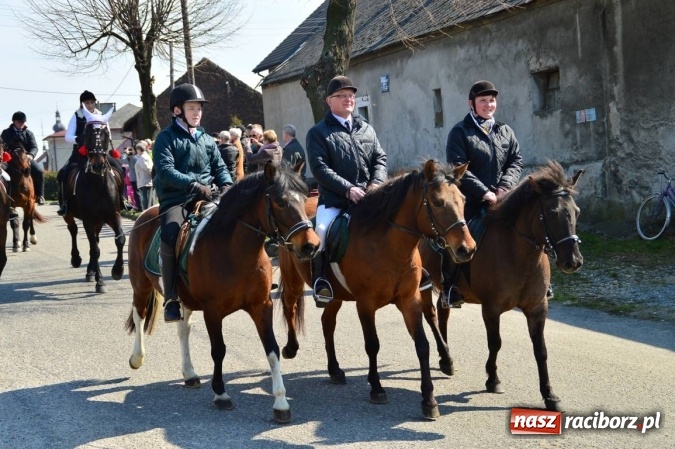Zdjęcie w galerii na portalu naszraciborz.pl: Bieńkowicki wielkanocny obch&oacute;d p&oacute;l wiadomości z regionu