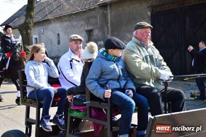 Zdjęcie w galerii na portalu naszraciborz.pl: Bieńkowicki wielkanocny obch&oacute;d p&oacute;l wiadomości z regionu