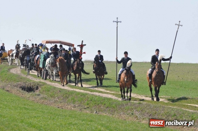 Zdjęcie w galerii na portalu naszraciborz.pl: Bieńkowicki wielkanocny obch&oacute;d p&oacute;l wiadomości z regionu