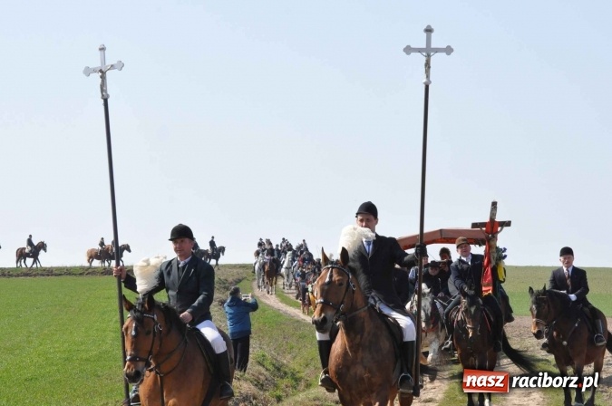 Zdjęcie w galerii na portalu naszraciborz.pl: Bieńkowicki wielkanocny obch&oacute;d p&oacute;l wiadomości z regionu
