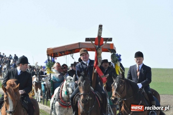 Zdjęcie w galerii na portalu naszraciborz.pl: Bieńkowicki wielkanocny obch&oacute;d p&oacute;l wiadomości z regionu