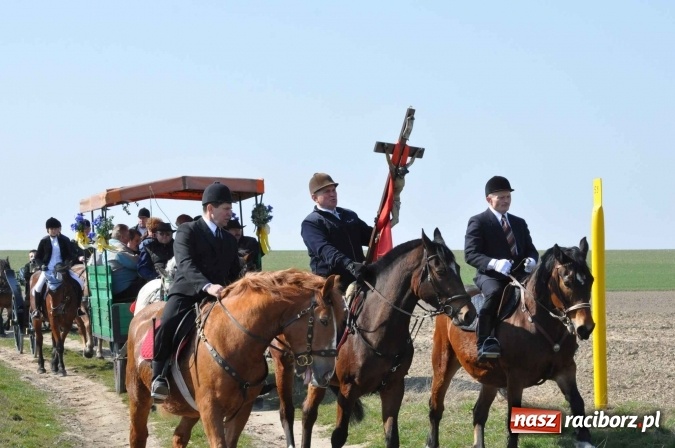 Zdjęcie w galerii na portalu naszraciborz.pl: Bieńkowicki wielkanocny obch&oacute;d p&oacute;l wiadomości z regionu