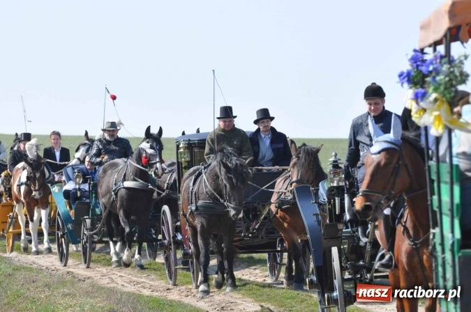 Zdjęcie w galerii na portalu naszraciborz.pl: Bieńkowicki wielkanocny obch&oacute;d p&oacute;l wiadomości z regionu