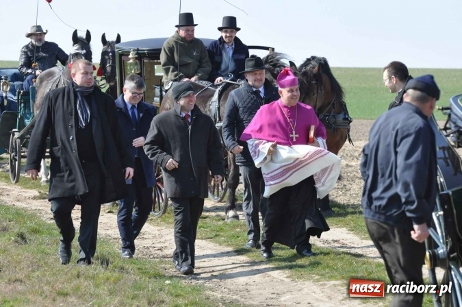Zdjęcie w galerii na portalu naszraciborz.pl: Bieńkowicki wielkanocny obch&oacute;d p&oacute;l wiadomości z regionu