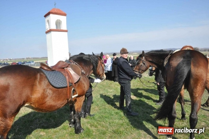 Zdjęcie w galerii na portalu naszraciborz.pl: Bieńkowicki wielkanocny obch&oacute;d p&oacute;l wiadomości z regionu