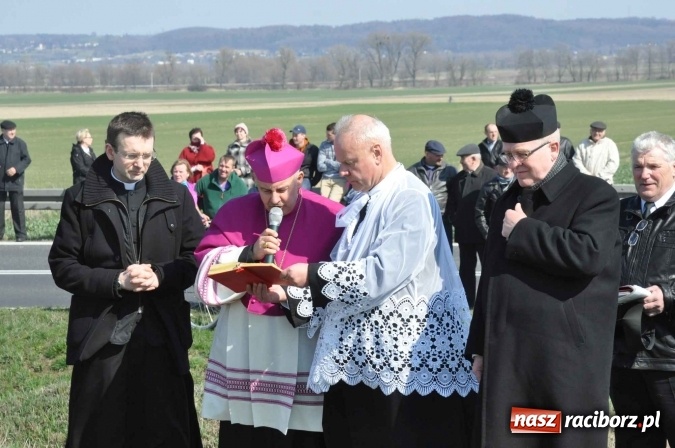 Zdjęcie w galerii na portalu naszraciborz.pl: Bieńkowicki wielkanocny obch&oacute;d p&oacute;l wiadomości z regionu