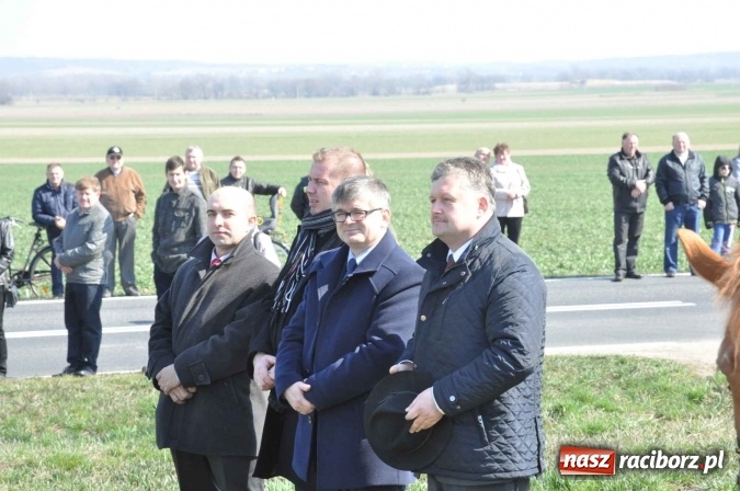 Zdjęcie w galerii na portalu naszraciborz.pl: Bieńkowicki wielkanocny obch&oacute;d p&oacute;l wiadomości z regionu