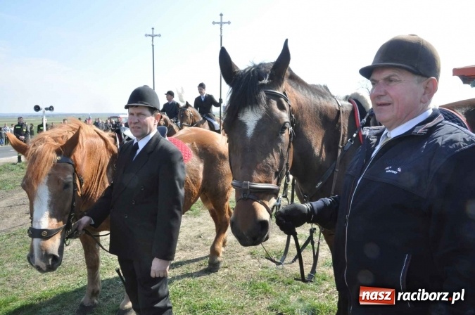 Zdjęcie w galerii na portalu naszraciborz.pl: Bieńkowicki wielkanocny obch&oacute;d p&oacute;l wiadomości z regionu