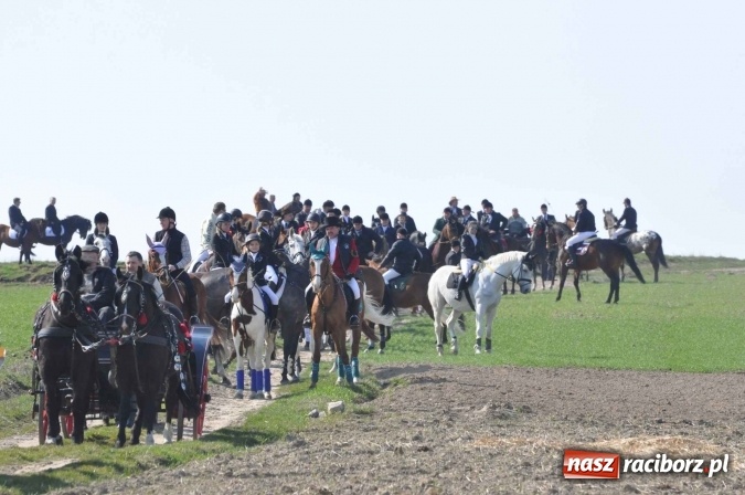 Zdjęcie w galerii na portalu naszraciborz.pl: Bieńkowicki wielkanocny obch&oacute;d p&oacute;l wiadomości z regionu
