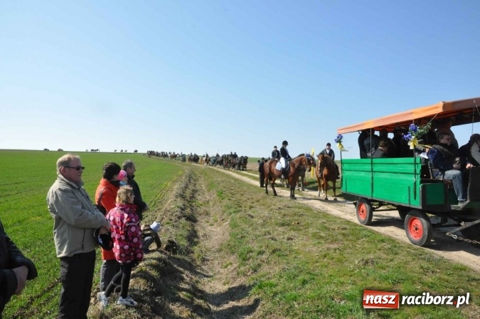 Zdjęcie w galerii na portalu naszraciborz.pl: Bieńkowicki wielkanocny obch&oacute;d p&oacute;l wiadomości z regionu