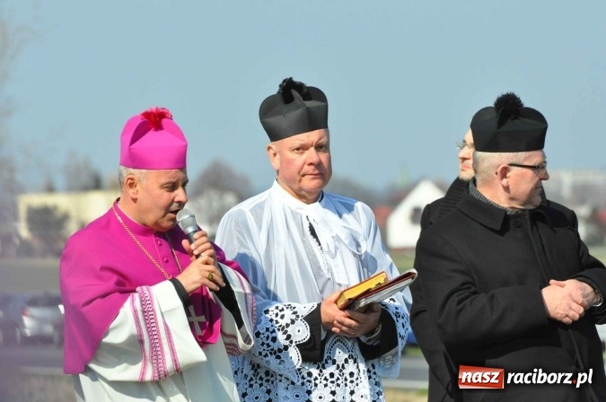 Zdjęcie w galerii na portalu naszraciborz.pl: Bieńkowicki wielkanocny obch&oacute;d p&oacute;l wiadomości z regionu