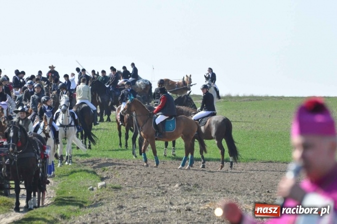 Zdjęcie w galerii na portalu naszraciborz.pl: Bieńkowicki wielkanocny obch&oacute;d p&oacute;l wiadomości z regionu
