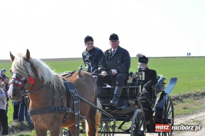 Zdjęcie w galerii na portalu naszraciborz.pl: Bieńkowicki wielkanocny obch&oacute;d p&oacute;l wiadomości z regionu