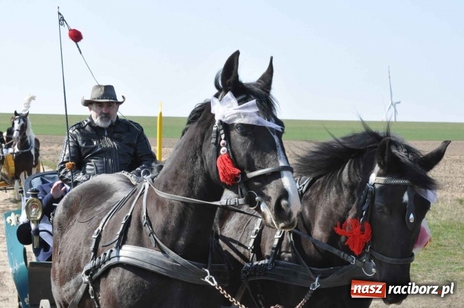 Zdjęcie w galerii na portalu naszraciborz.pl: Bieńkowicki wielkanocny obch&oacute;d p&oacute;l wiadomości z regionu