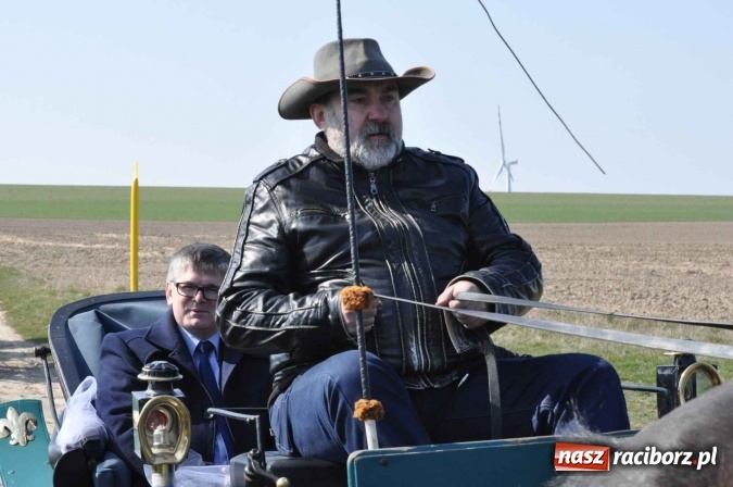 Zdjęcie w galerii na portalu naszraciborz.pl: Bieńkowicki wielkanocny obch&oacute;d p&oacute;l wiadomości z regionu