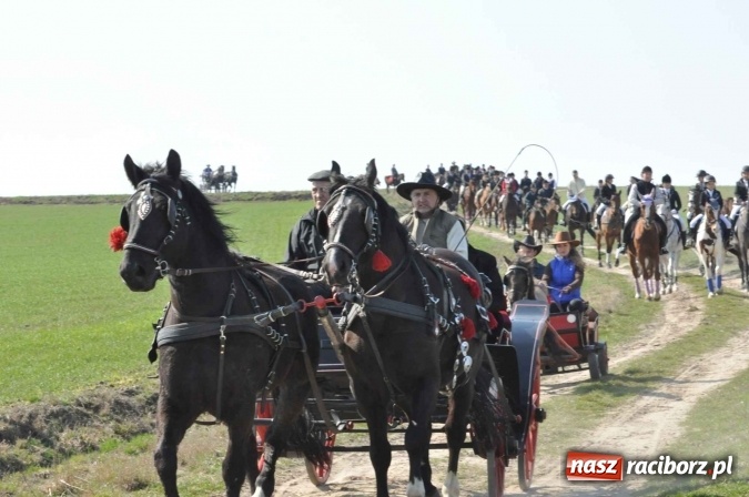Zdjęcie w galerii na portalu naszraciborz.pl: Bieńkowicki wielkanocny obch&oacute;d p&oacute;l wiadomości z regionu