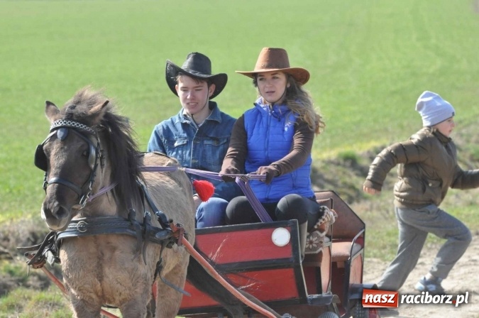 Zdjęcie w galerii na portalu naszraciborz.pl: Bieńkowicki wielkanocny obch&oacute;d p&oacute;l wiadomości z regionu
