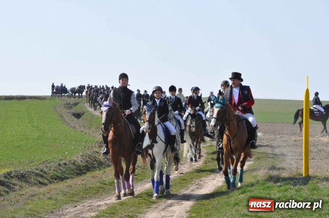 Zdjęcie w galerii na portalu naszraciborz.pl: Bieńkowicki wielkanocny obch&oacute;d p&oacute;l wiadomości z regionu